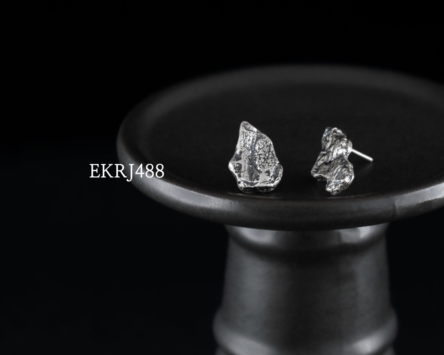 EKRJ488/489_Bark Texture Silver Earrings