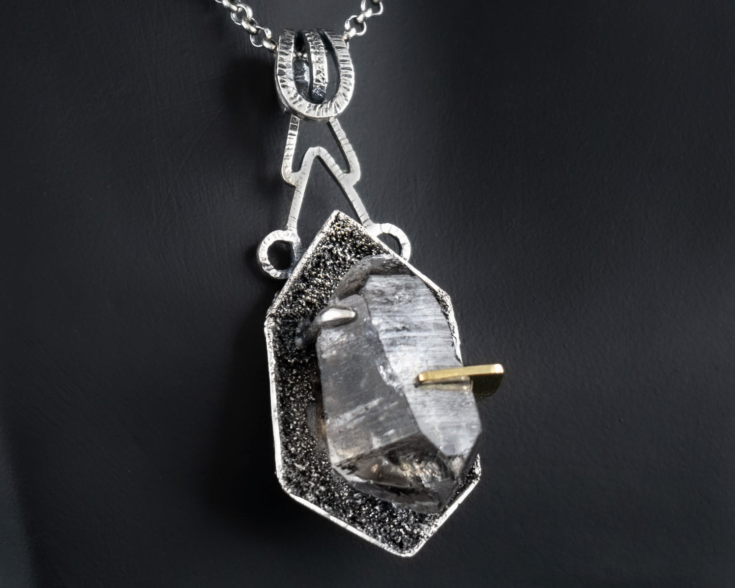 EKRJ496_Tibetan Quartz Silver Bold Necklace
