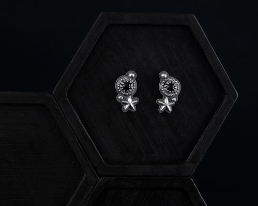 EKRJ513 Tiny Black Onyx with Star Earrings