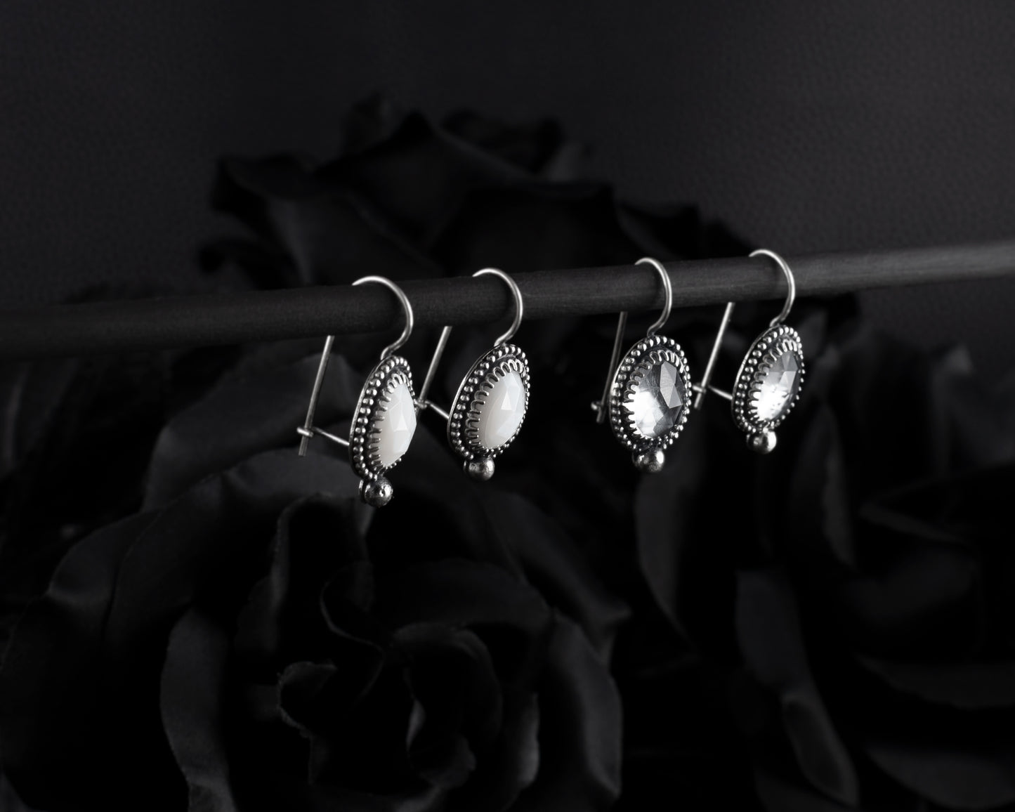 EKRJ530 White Mother-Of-Pearl Shell Silver earrings