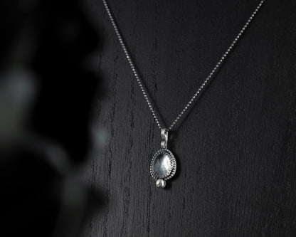 EKRJ533 Natural Clear Quartz Silver Necklace
