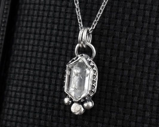 EKRJ534 Natural Clear Quartz Silver Necklace