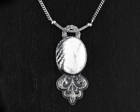 EKRJ565 White Howlite Silver Necklace