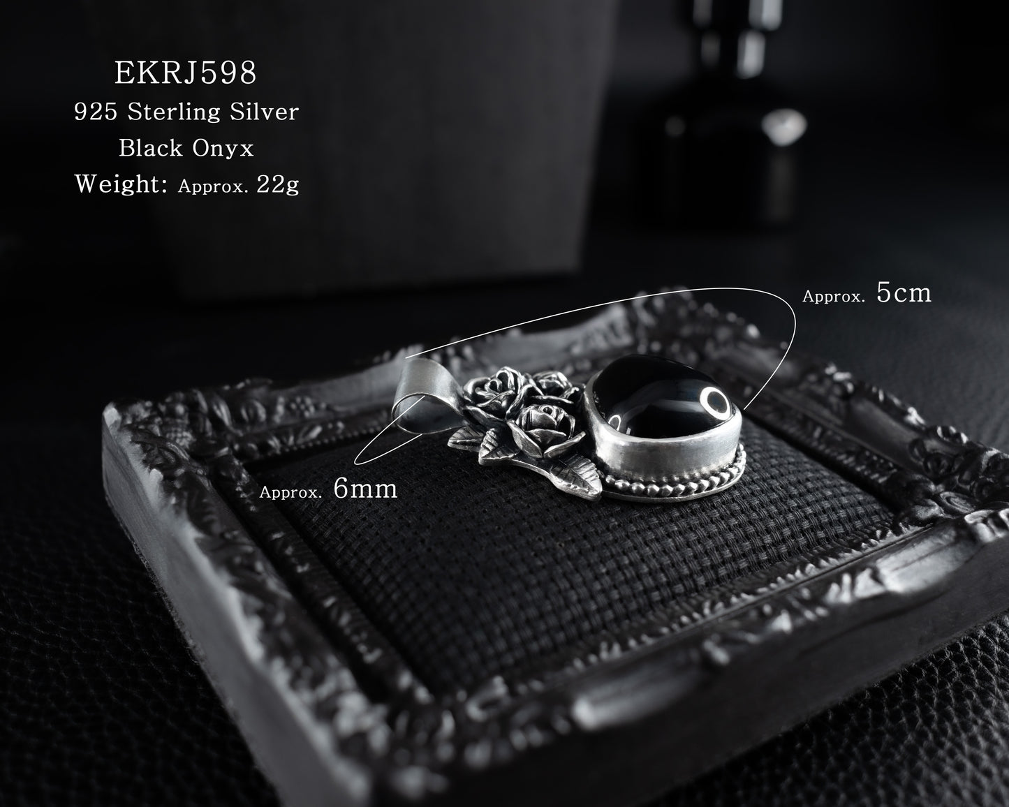 EKRJ598_Black Onyx & Roses Silver Unique Necklace