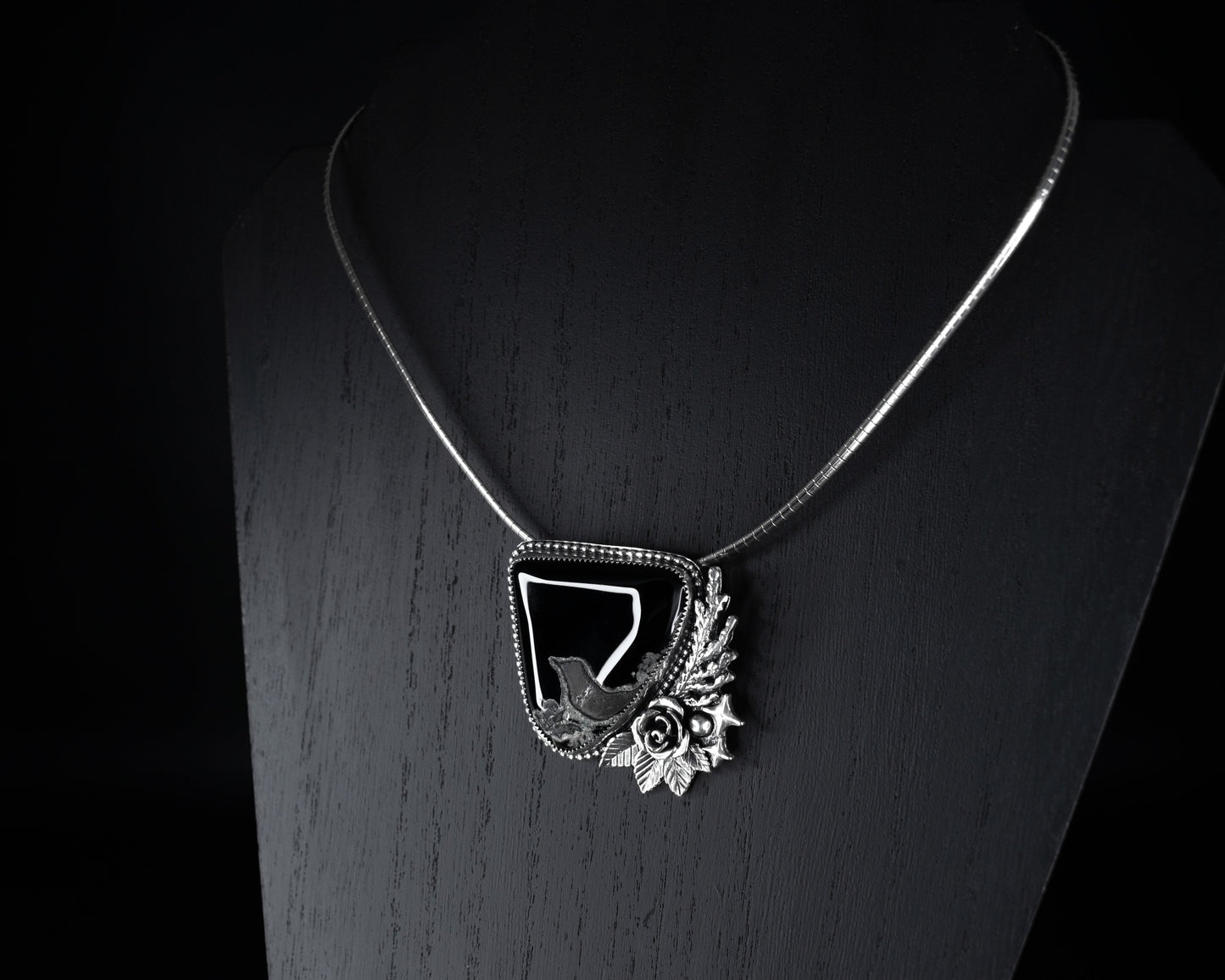 EKRJ606 Black Onyx & Rose Combination Necklace and Brooch