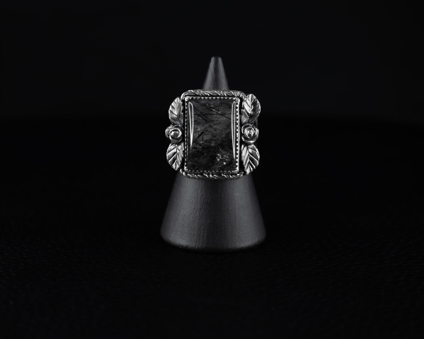 EKRJ612_Fits 7~7.5_Black Rutilated Quartz Rose Silver Ring